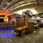 Samir Deluxe מלון