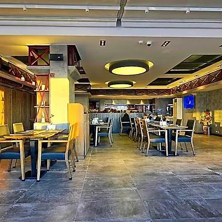 מלון Samir Deluxe 4*