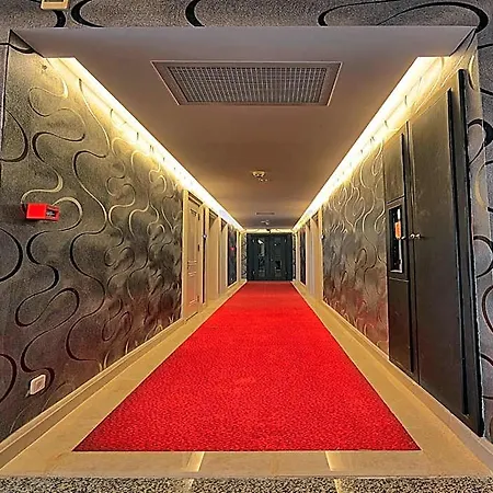 מלון Samir Deluxe 4*